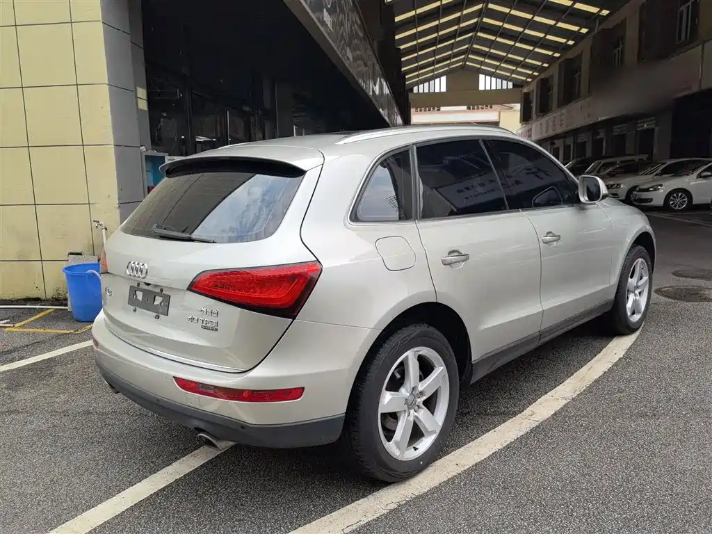 AUDI Q5