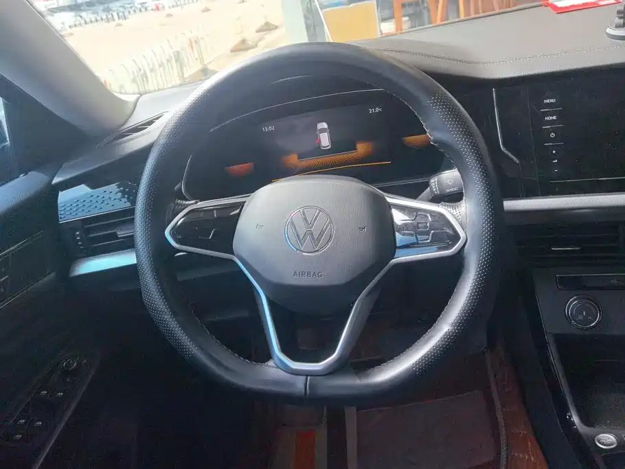 Фото 14 - Volkswagen Passat