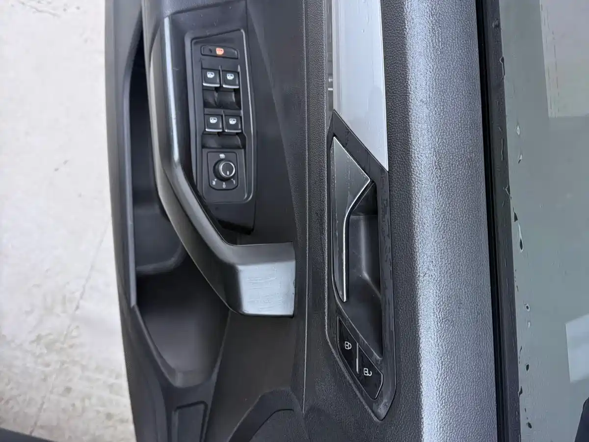 VOLKSWAGEN T ROC EXPLORING SONGS