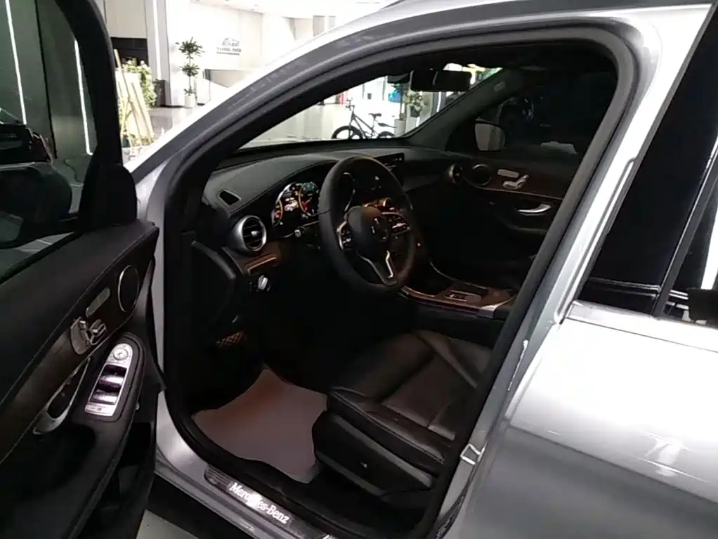 MERCEDES-BENZ GLC