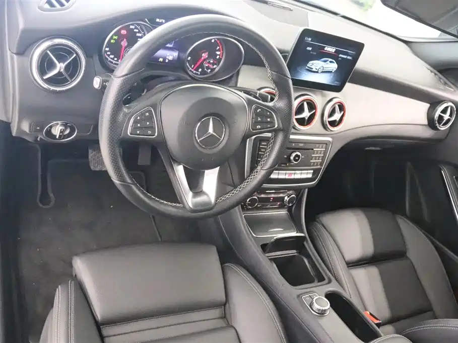 Mercedes-Benz CLA (Import) 2017 CLA 200 Fashion фото 10