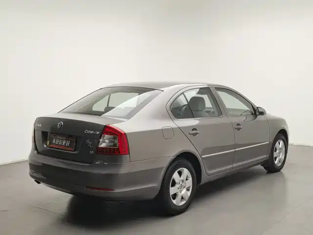 Škoda Octavia 2012 1.6L Auto Yijun Edition — фото 2