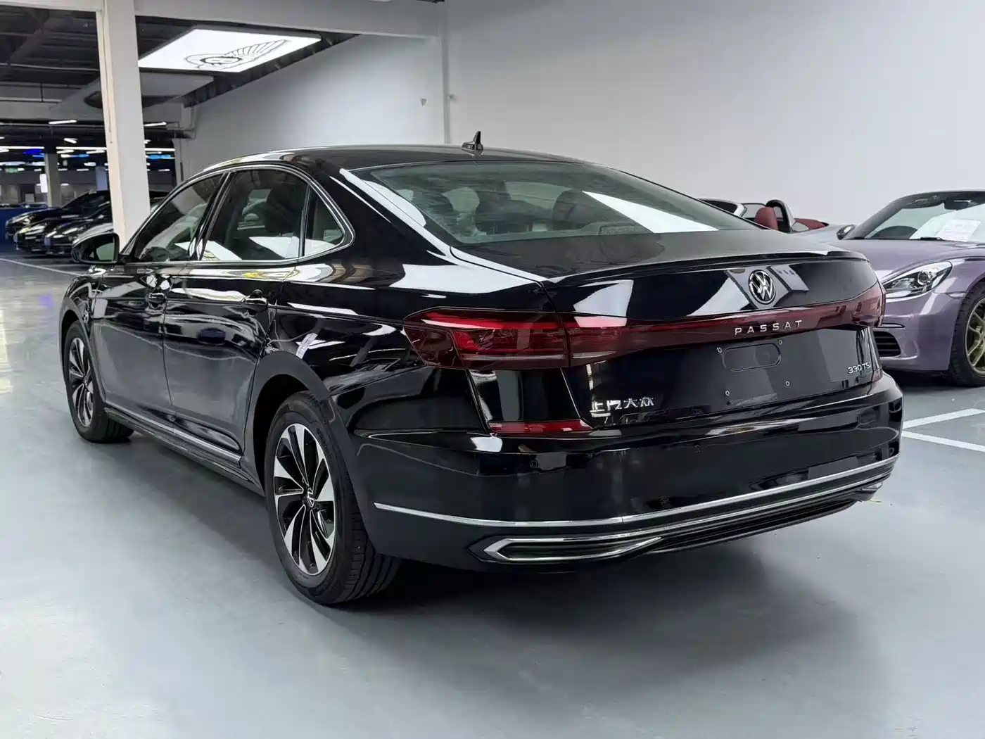 Volkswagen Passat 2023 330TSI Starlight Elite Edition фото 11