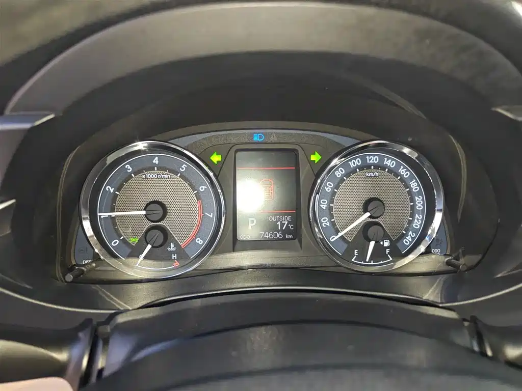 Toyota Corolla 2014 1.6L CVT GL-i фото 12