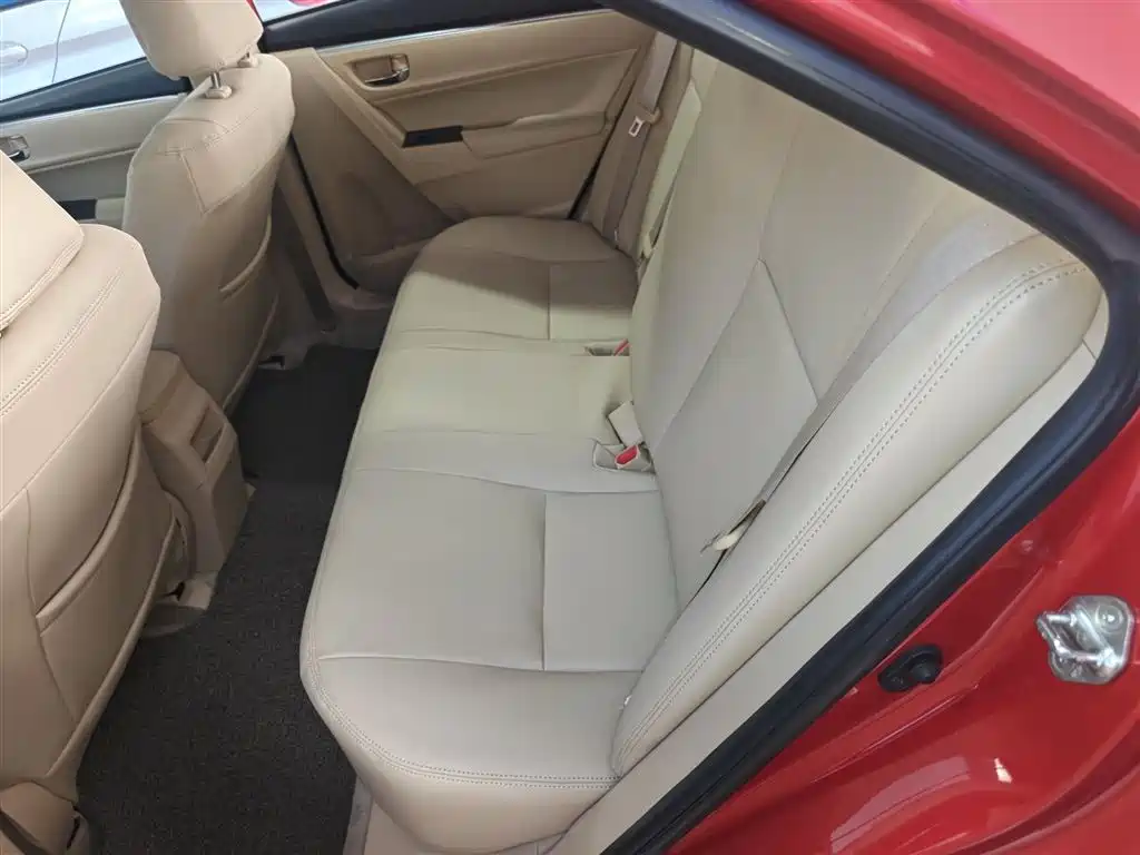 Toyota Corolla 2014 1.6L CVT GL-i фото 17