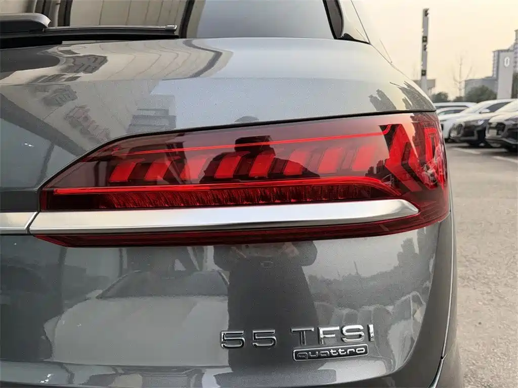 Фото 12 - Audi Q7
