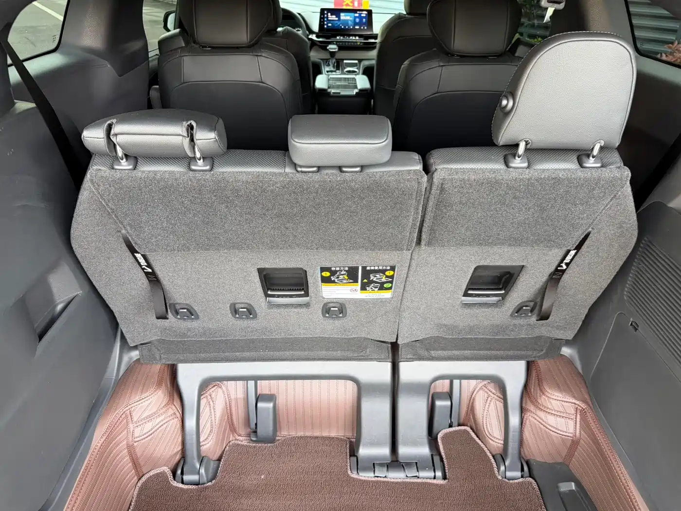 Toyota Granvia 2022 2.5L Hybrid Noble Edition фото 14