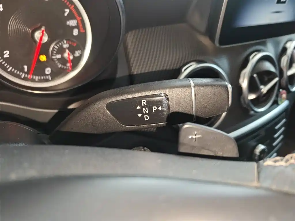 Mercedes-Benz GLA 2018 GLA 200 Dynamic фото 14