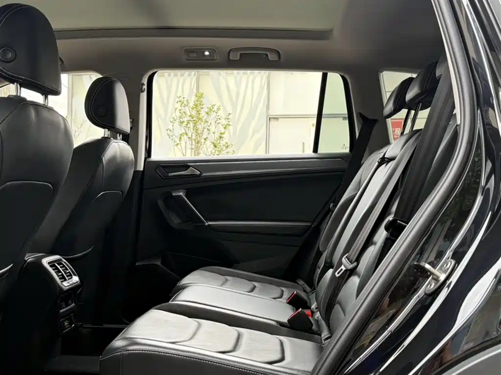Volkswagen Tiguan L 2021 330TSI Automatic 2WD R-Line Premium фото 16