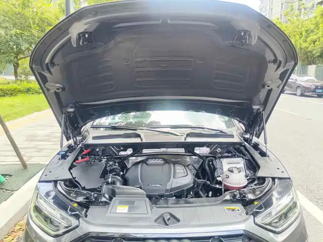 Audi Q5L 2022 40T Luxury Dynamic — фото 3