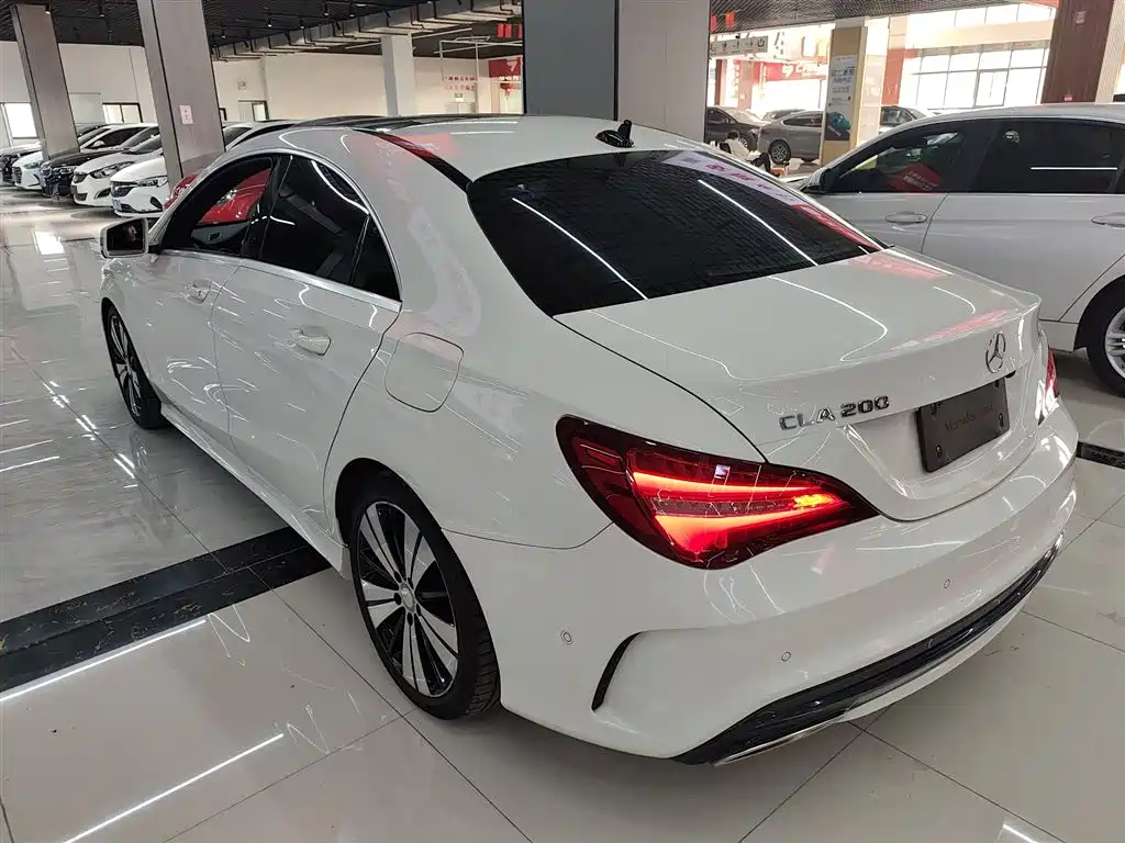 Mercedes-Benz CLA (Import) 2017 CLA 200 Fashion фото 5