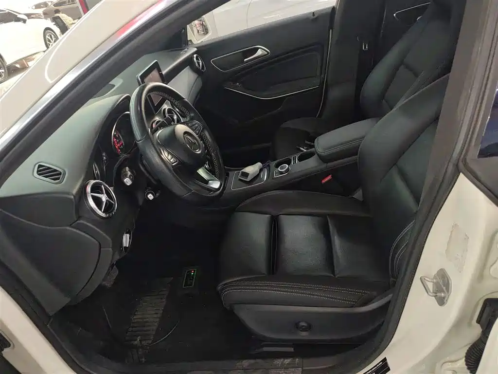 Mercedes-Benz CLA (Import) 2017 CLA 200 Fashion фото 15