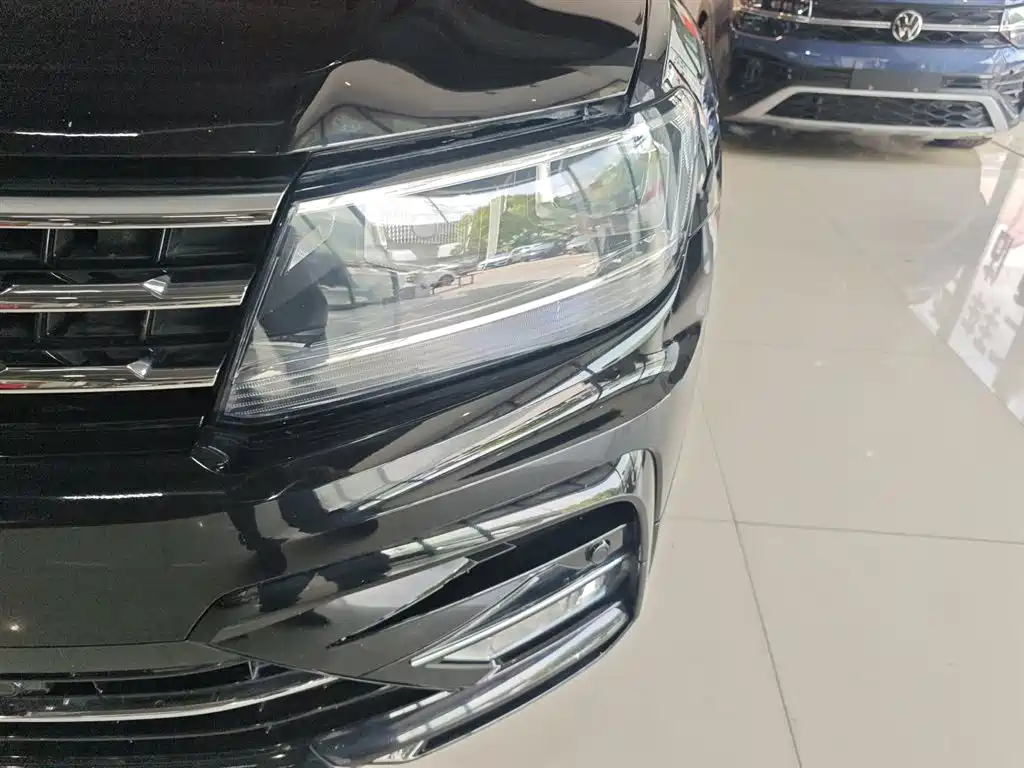 Volkswagen Tiguan L 2021 330TSI Automatic 2WD R-Line Premium фото 18
