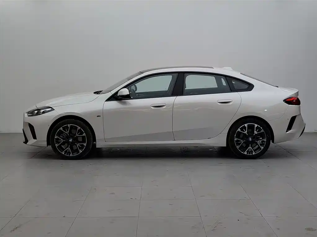 BMW 2 Series 2025 225L M Sport Package фото 3