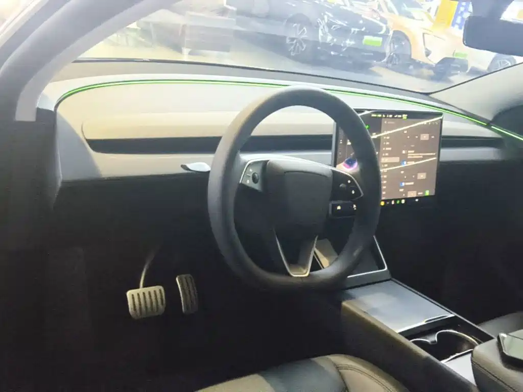 Tesla Model Y 2026 2025 Rear-Wheel Drive