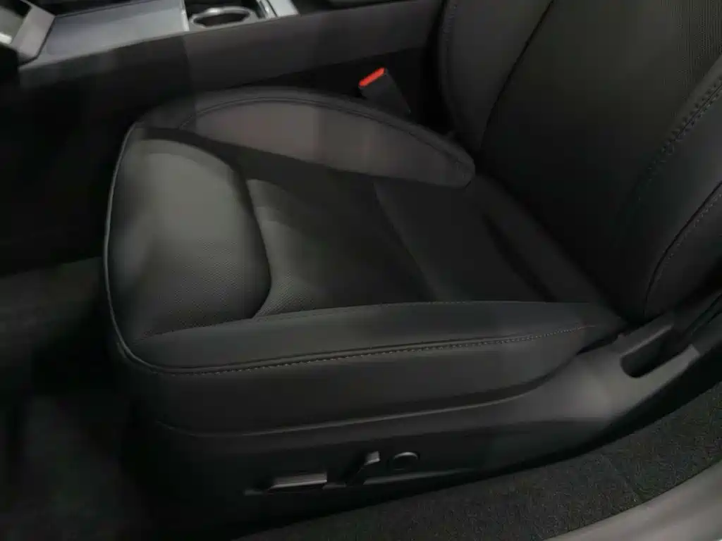 Tesla Model 3 2026 2025 Model Year Facelift Rear-Wheel Drive