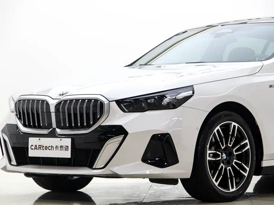 BMW 5 Series 2024 530Li Leading M Sport Package фото 7