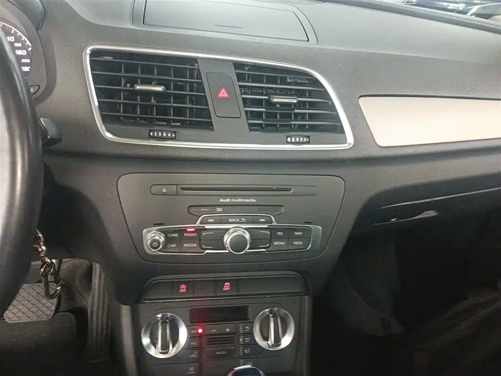 Audi Q3 2015 35 TFSI Millionth Anniversary Intelligent Leader фото 5