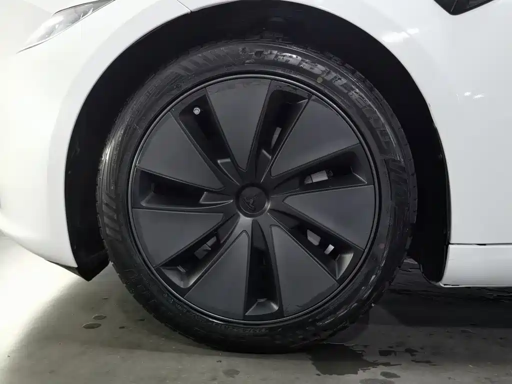 Tesla Model 3 2026 2025 Model Year Facelift Rear-Wheel Drive