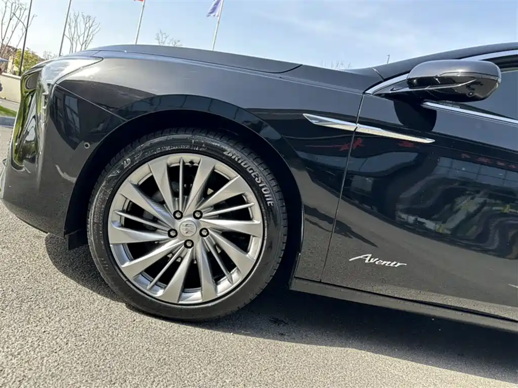 Buick LaCrosse 2023 Avenir Edition фото 13