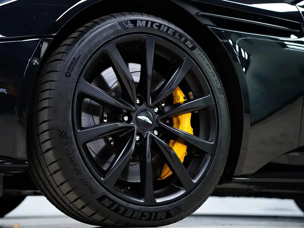 Aston Martin DB11 2021 2019 Model 4.0T V8 Coupe
