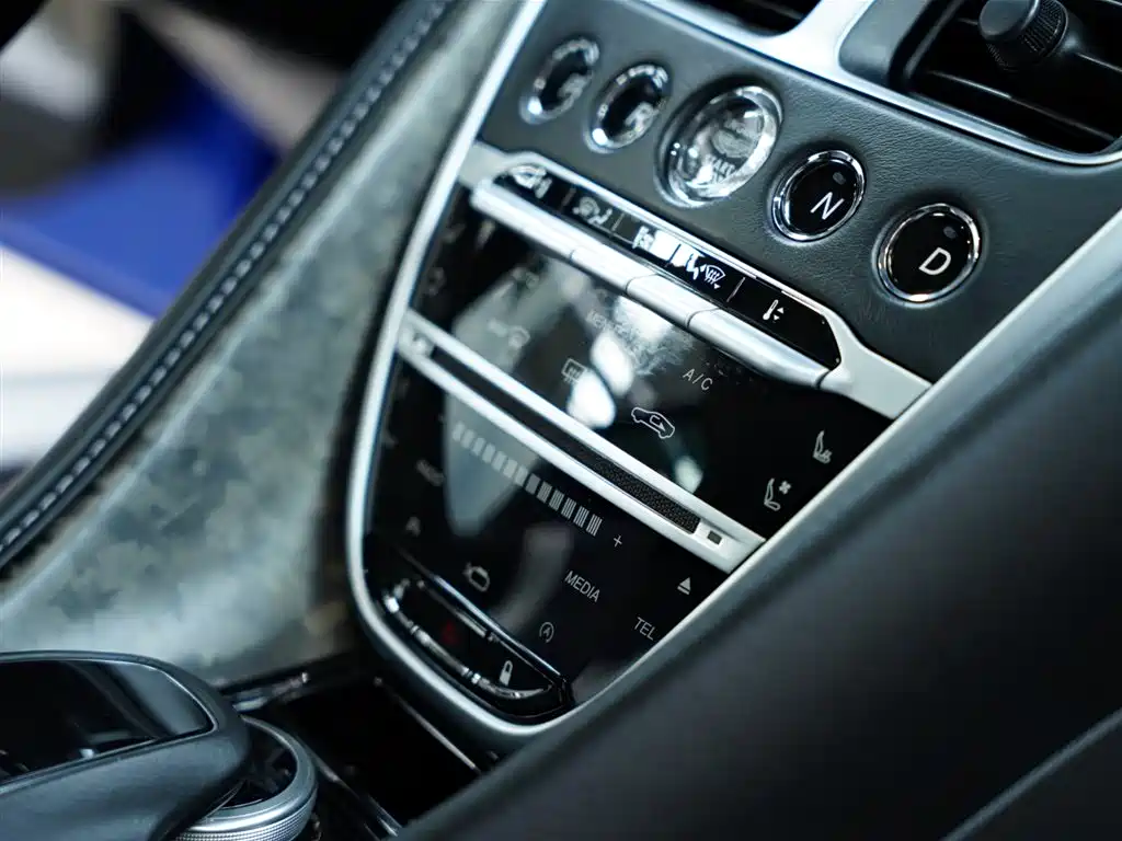 Aston Martin DB11 2021 2019 Model 4.0T V8 Coupe