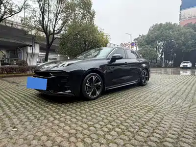 Lynk & Co 03