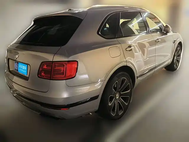Bentley Bentayga 2018 4.0T V8 — фото 2