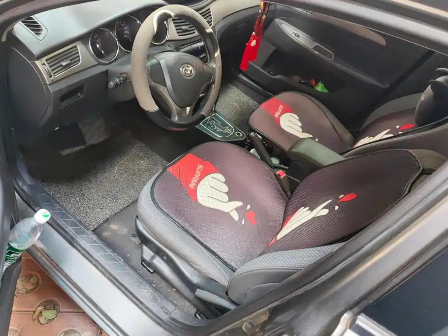 Dongfeng Aeolus Dongfeng Fengshen S30 2014 2012 1.6L Automatic Elegance Edition