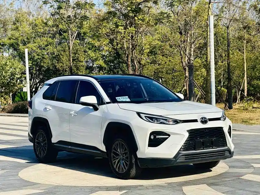 Toyota Wildlander 2023 2.0L CVT AWD Luxury PLUS фото 3