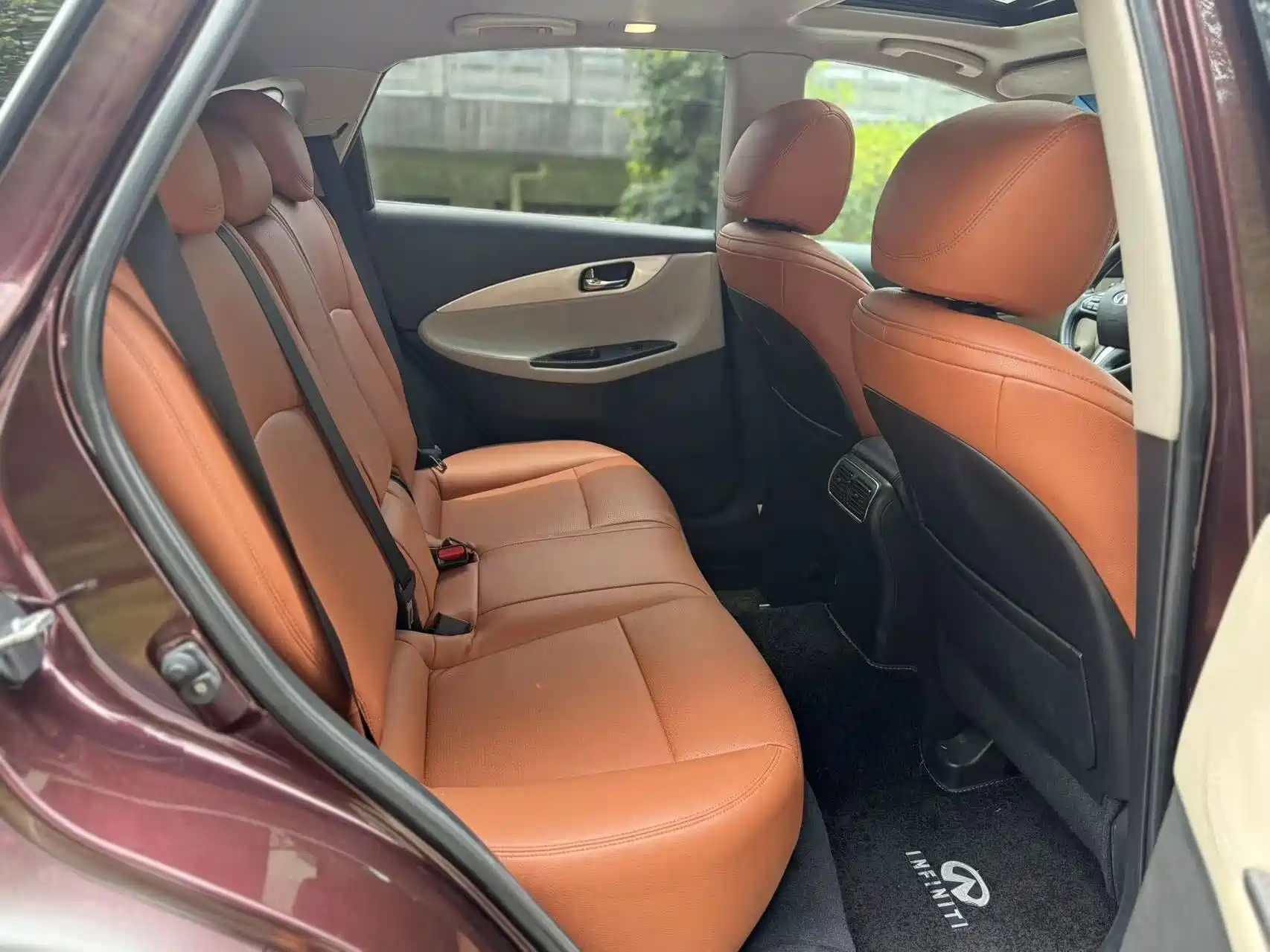 Photo 7 - Infiniti QX50