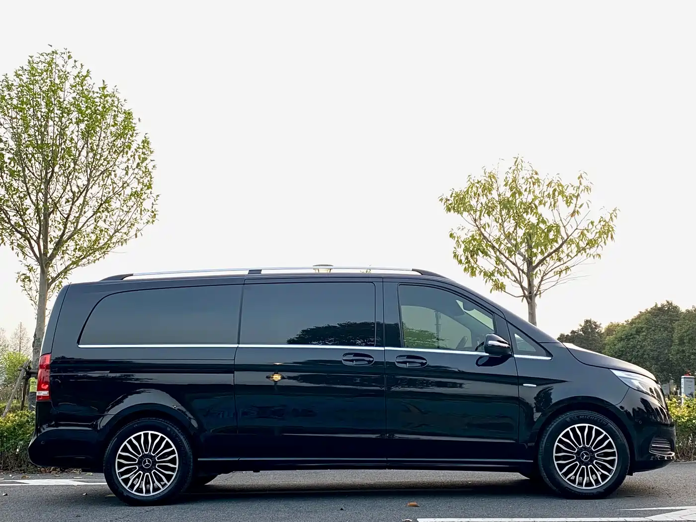 Mercedes-Benz V-Class 2017 Model V 260 L Premium Extended Edition фото 2