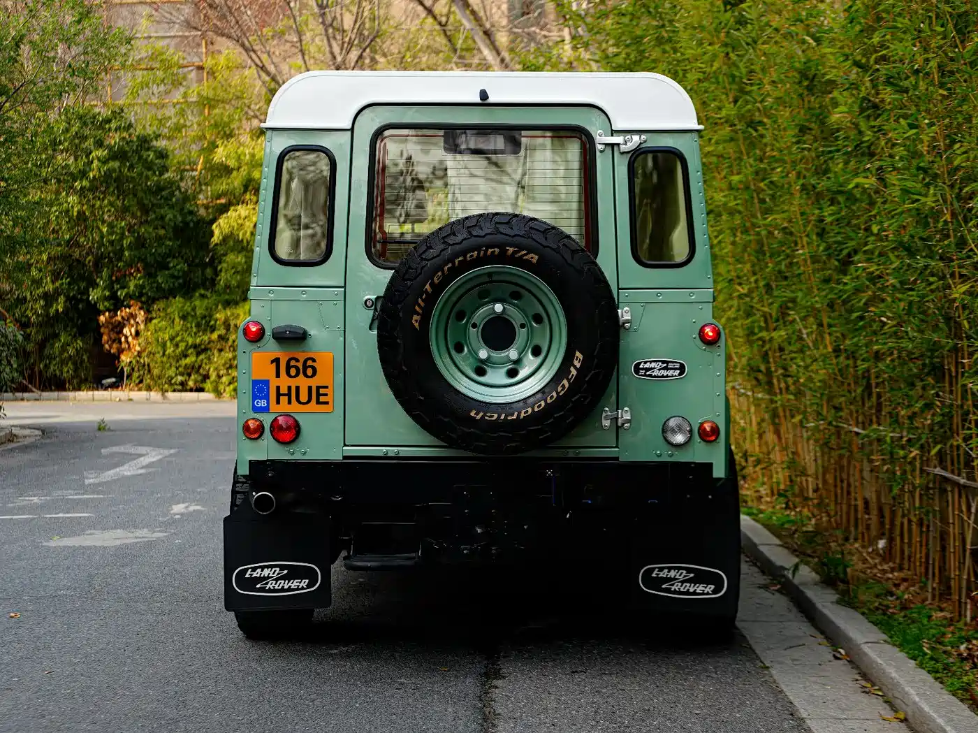 Land Rover Defender фото 6