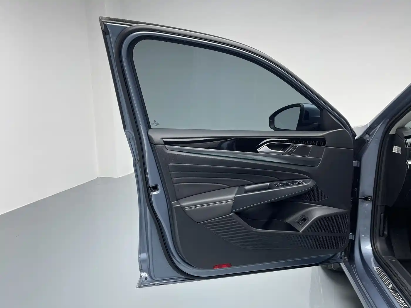 Volkswagen Passat 2022 330TSI Luxury Edition фото 34