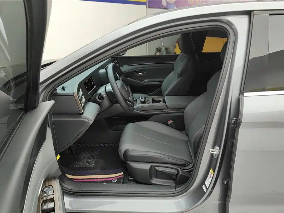 BYD Qin L 2024 DM-i 80KM Leading Edition фото 9