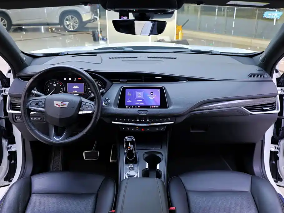 Фото 17 - Cadillac XT4