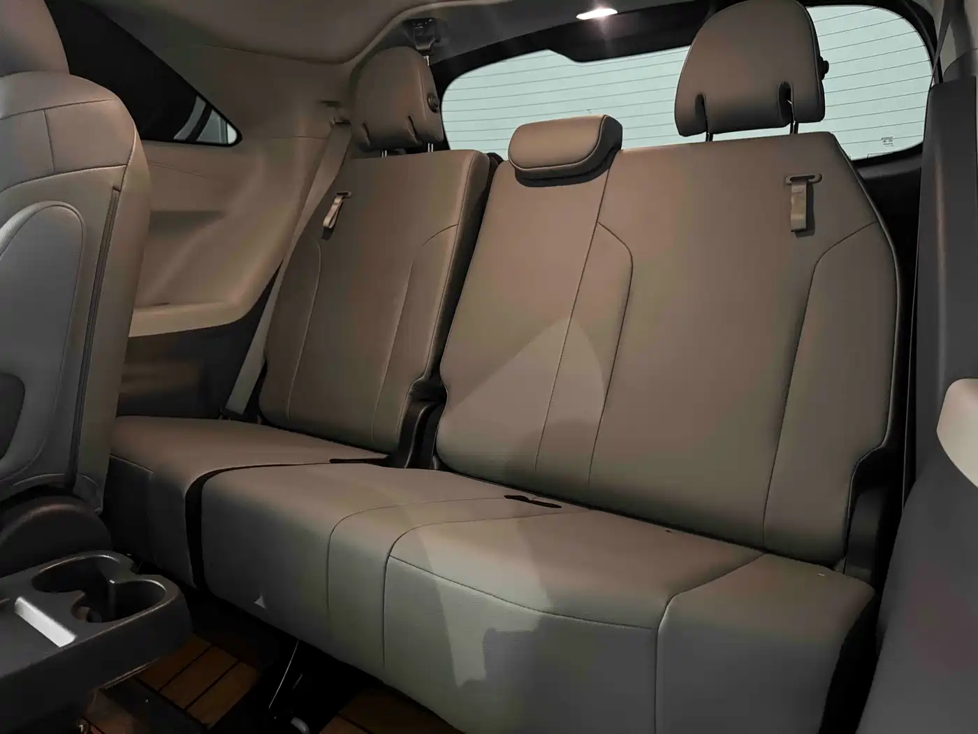 Photo 14 - Toyota Granvia