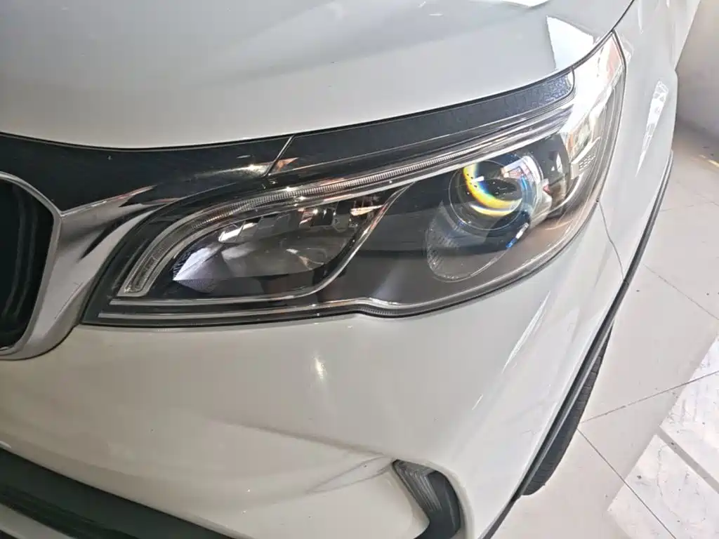 Фото 24 - Geely Vision X3