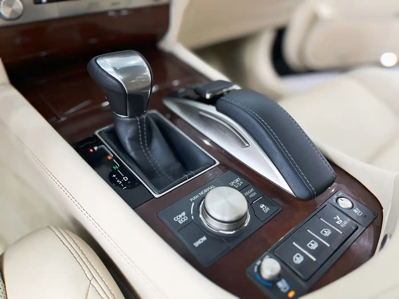 Фото 15 - Lexus LS
