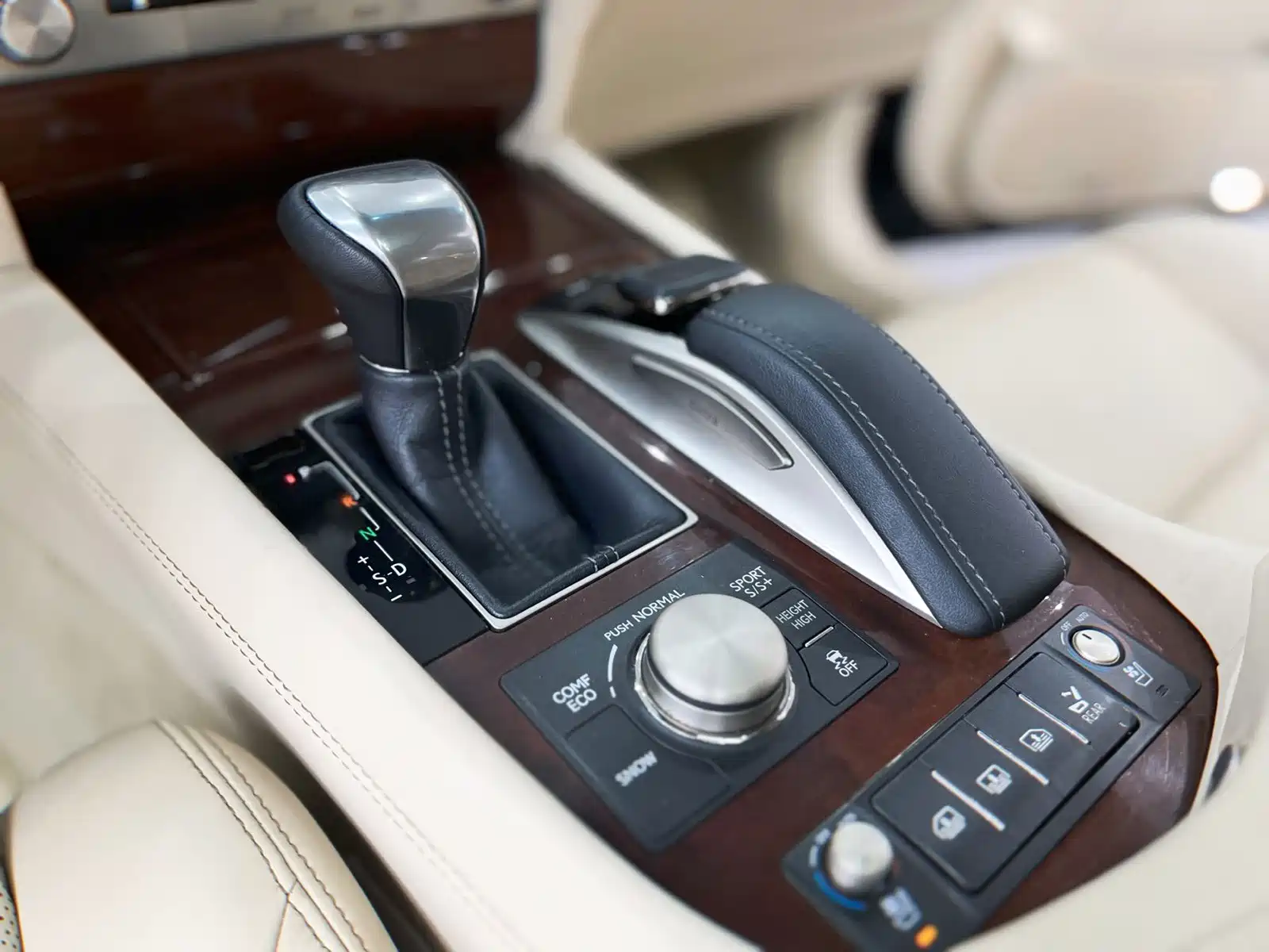 Фото 15 - Lexus LS
