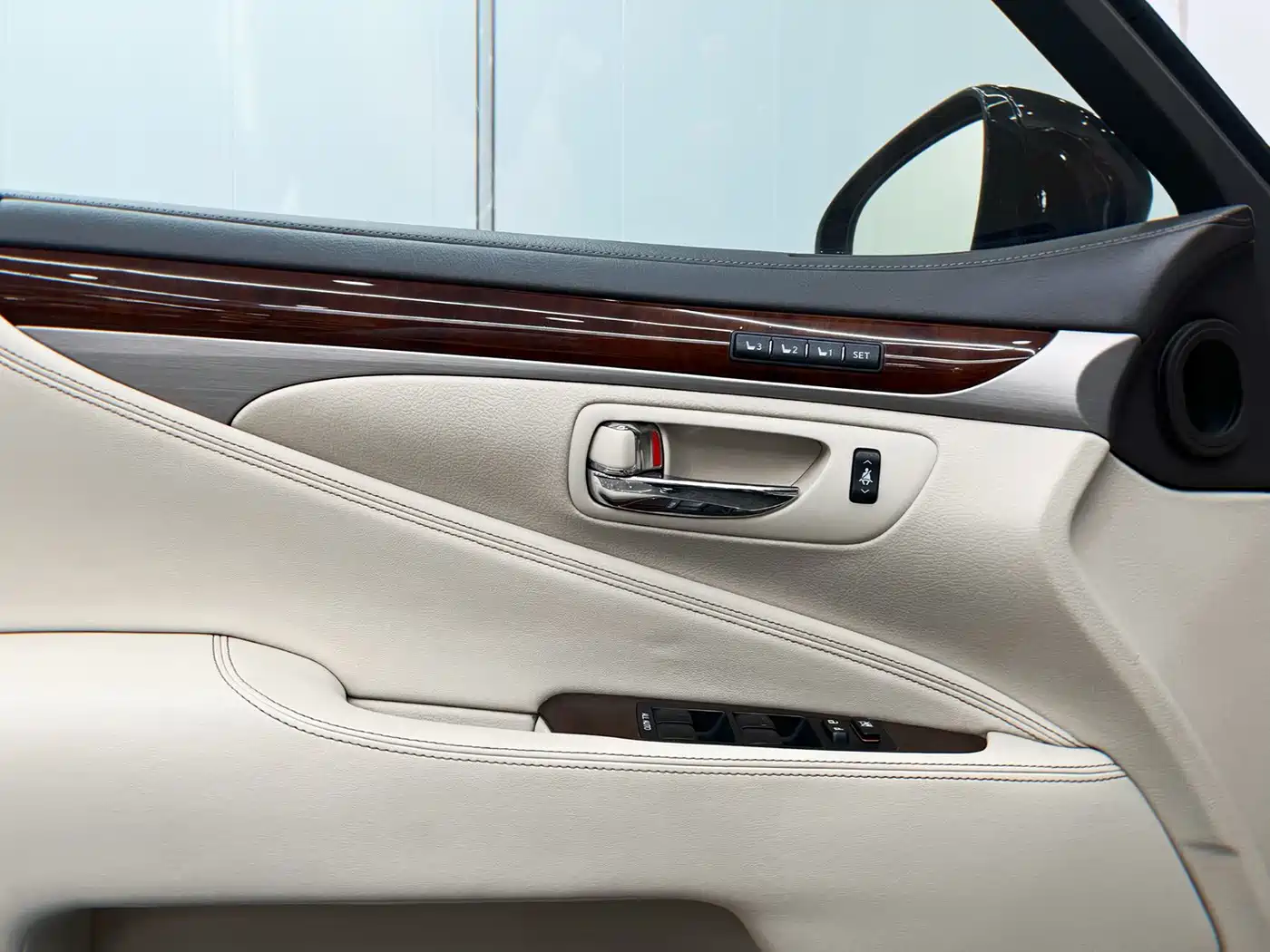 Фото 18 - Lexus LS