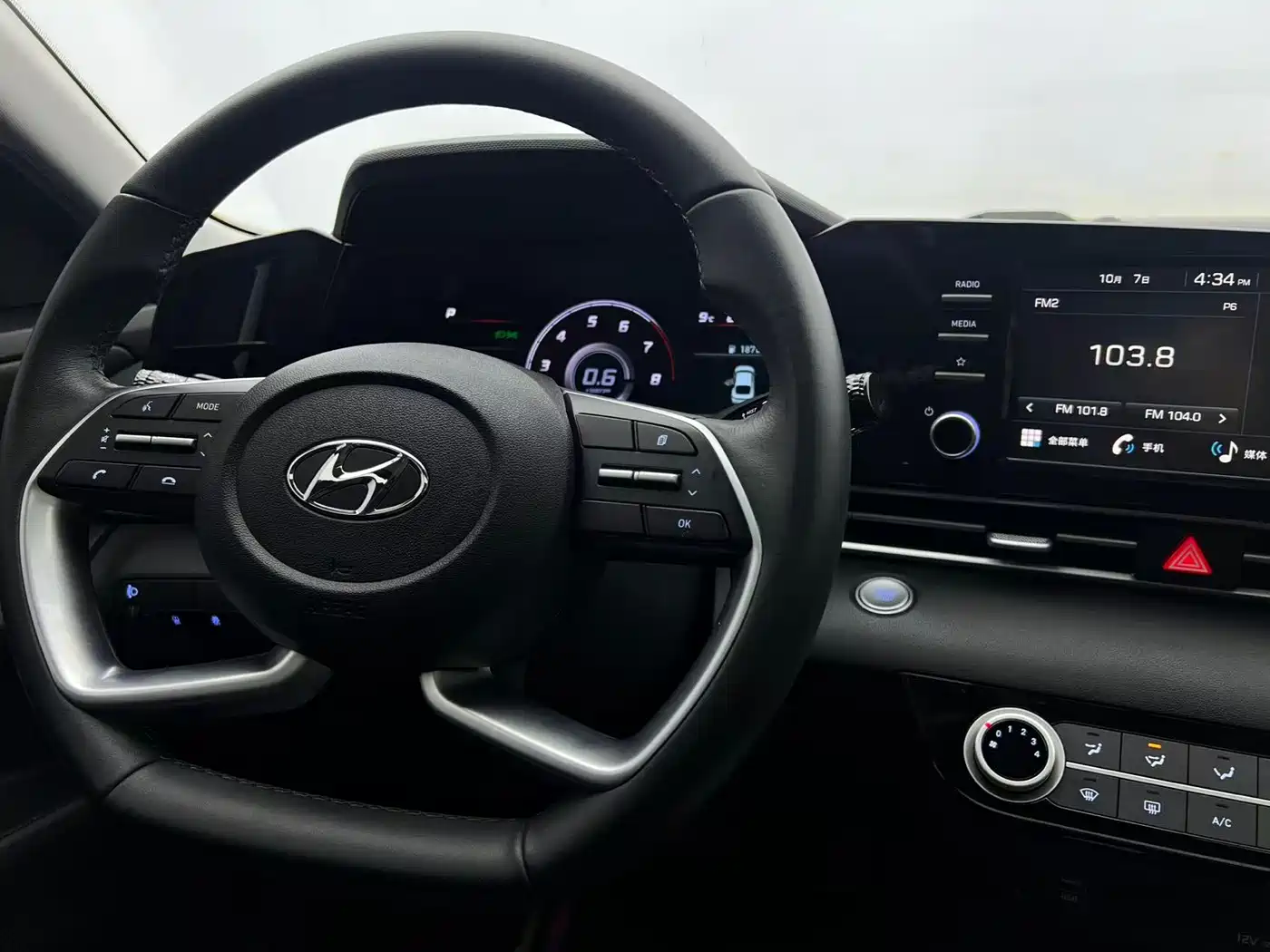 Hyundai Elantra 2022 1.5L CVT GLX Elite Edition фото 12