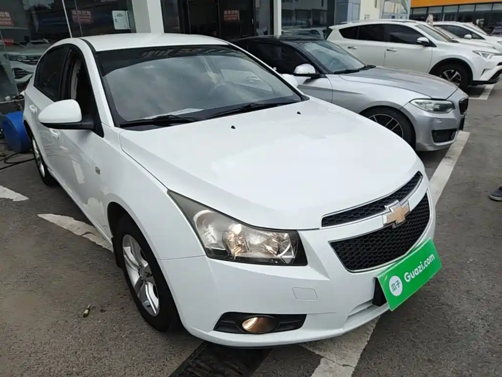 Фото 4 - Chevrolet Cruze