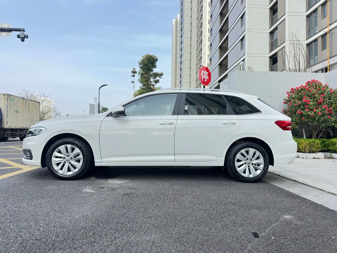 Volkswagen Lavida 2018 Hatchback 200TSI DSG Comfort Edition China V фото 8