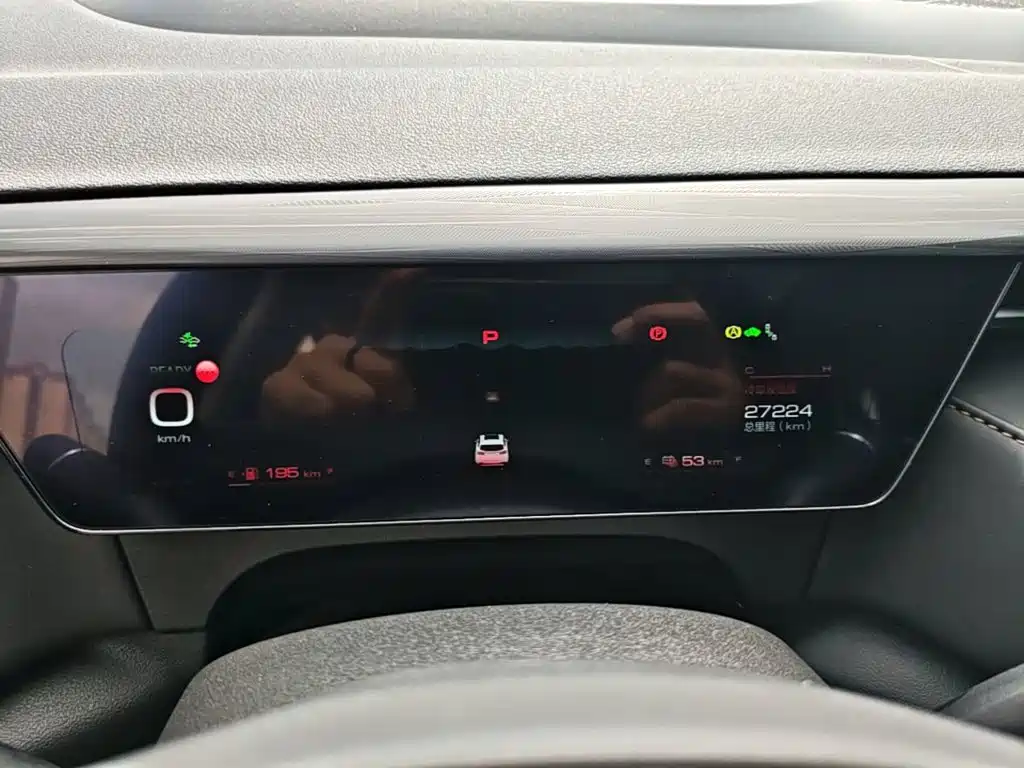 Фото 12 - WEY Latte DHT-PHEV