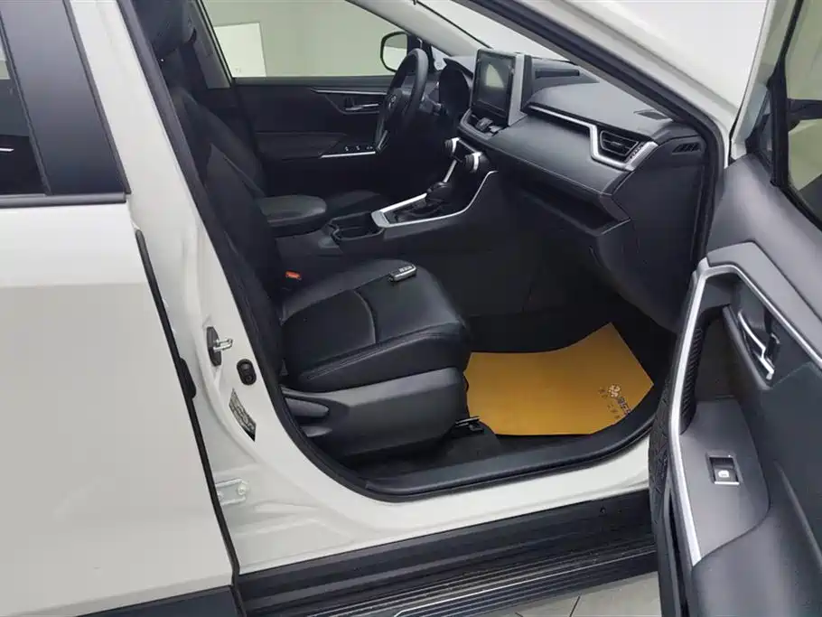 Toyota RAV4 Rongfang 2020 2.0L CVT 2WD Trend Edition фото 8