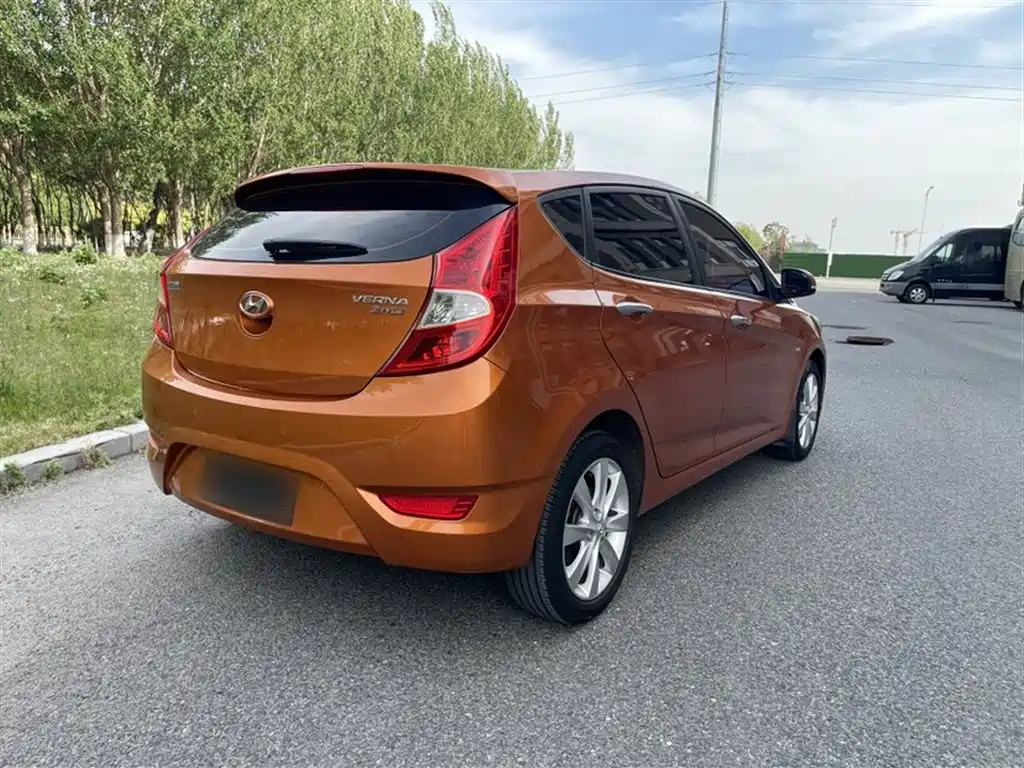 Hyundai Reina 2014 Model 1.6L Automatic TOP фото 13