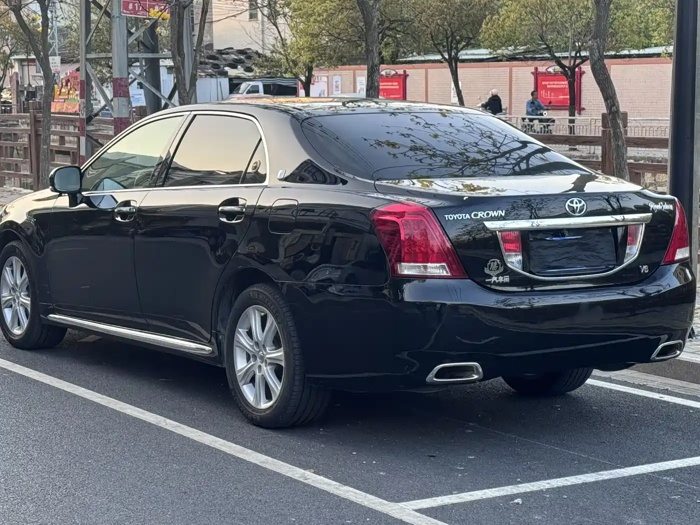 Toyota Crown 2010 3.0L Royal Saloon фото 4