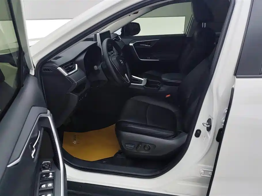 Toyota RAV4 Rongfang 2020 2.0L CVT 2WD Trend Edition фото 9