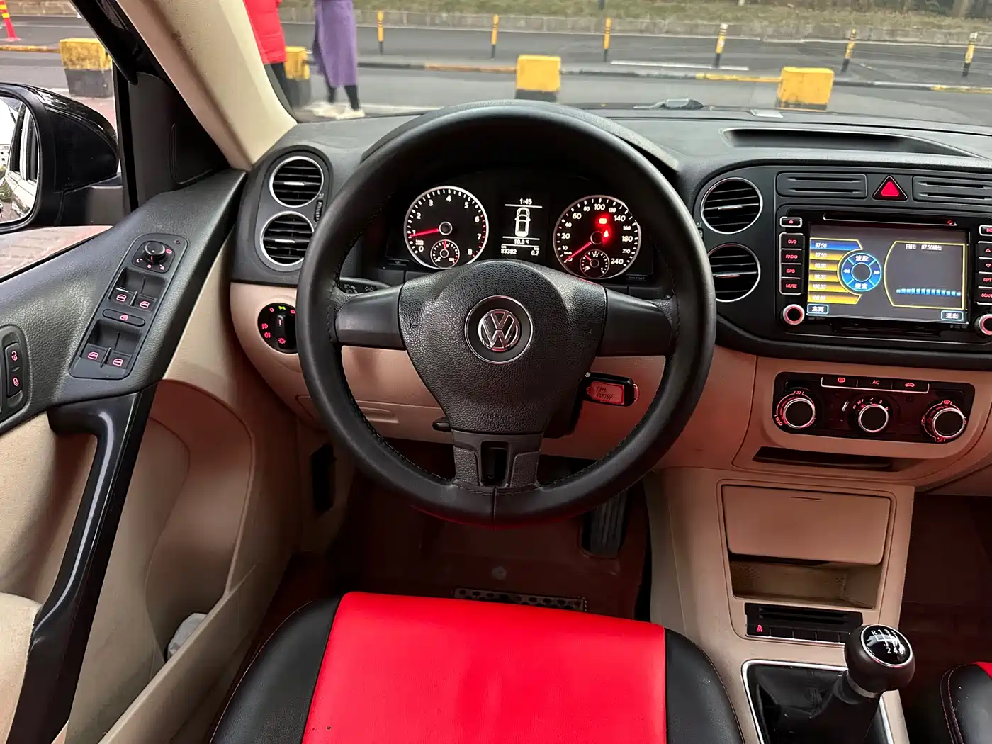 Volkswagen Tiguan 2012 1.8TSI Manual 2WD Metro Edition фото 27